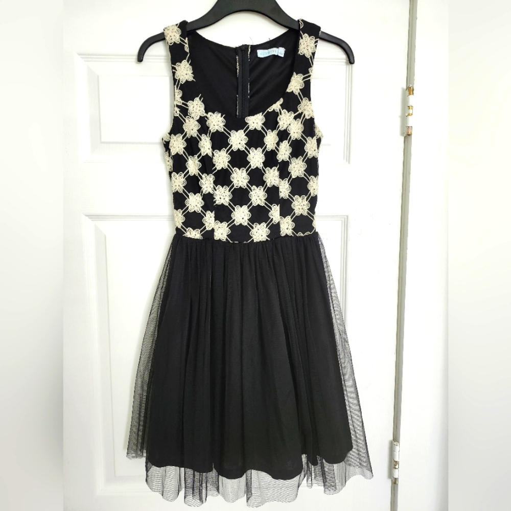 Francesca's Black & Cream Dress Size Small NWOT
